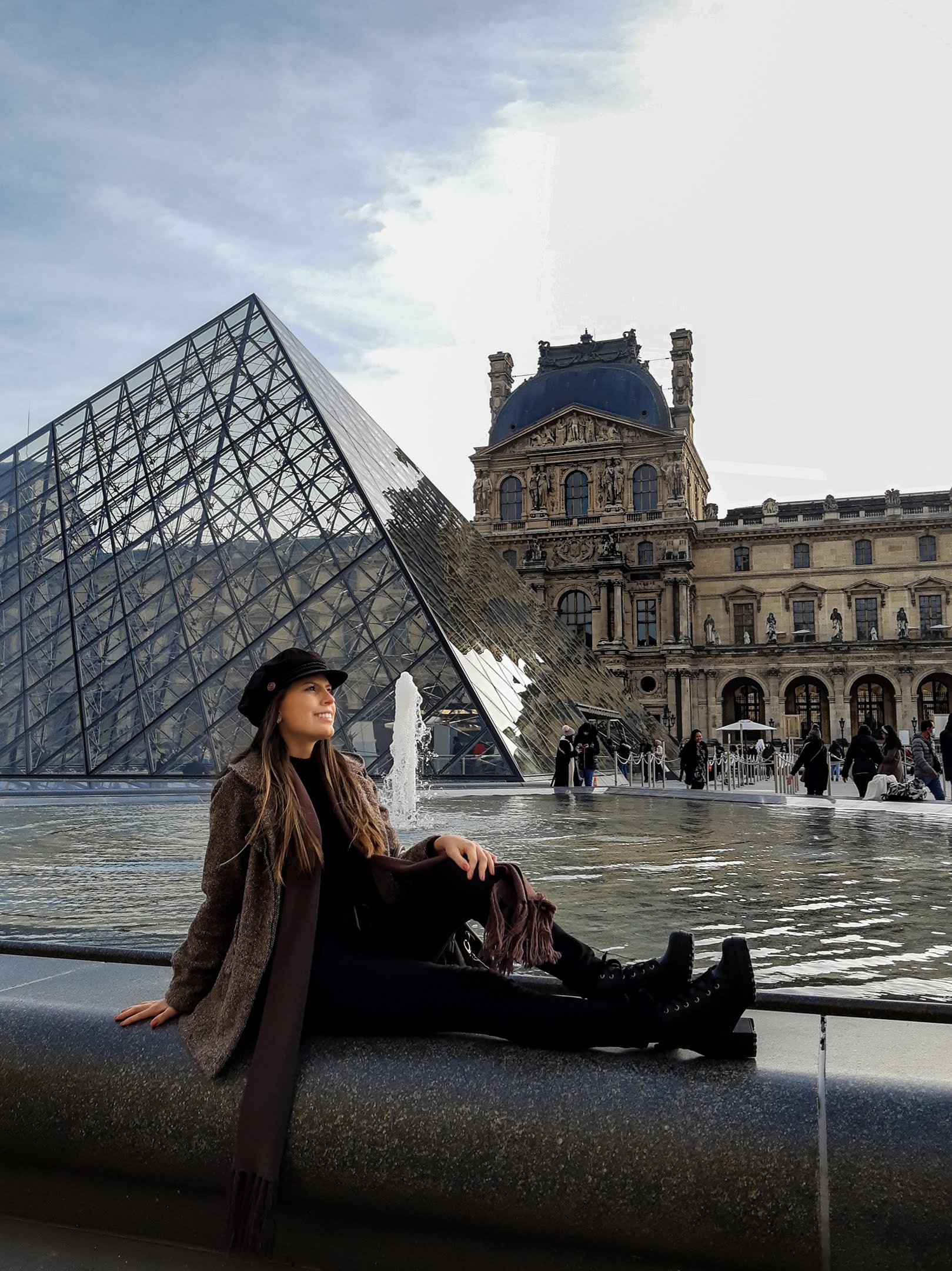 Tathy Varela, autora do Guia de Viagem Paris